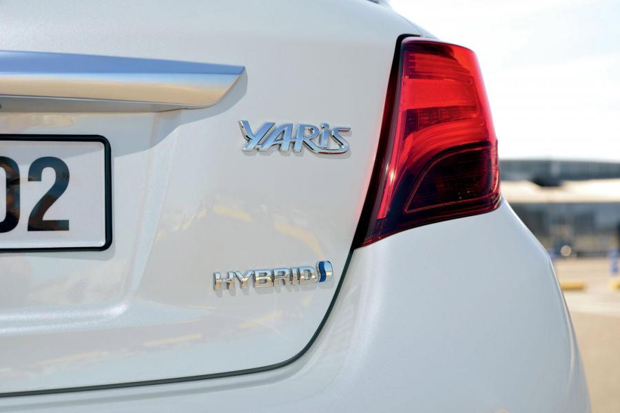  Toyota Yaris Hybrid 2014 года  (фото 23 из 29)